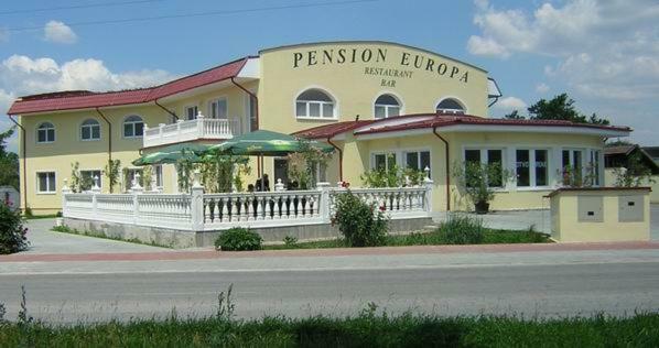 Penzion Europa Diakovce Extérieur photo