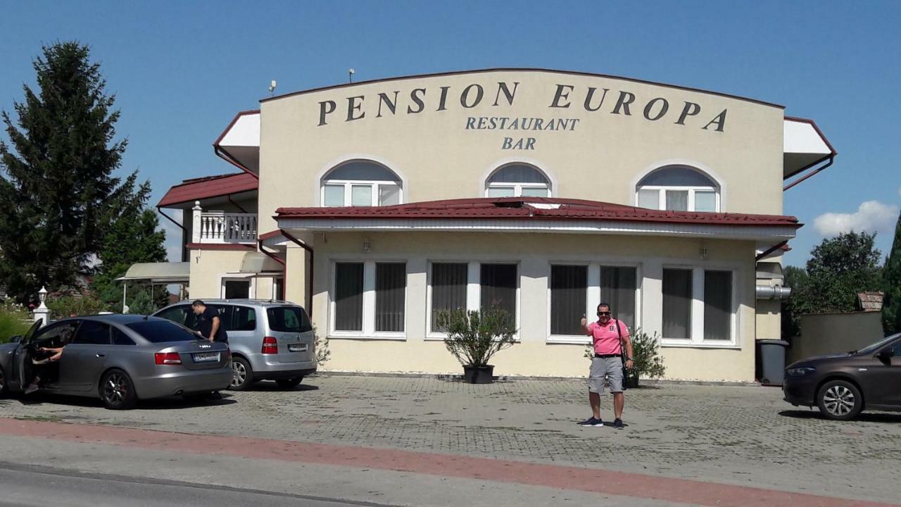 Penzion Europa Diakovce Extérieur photo