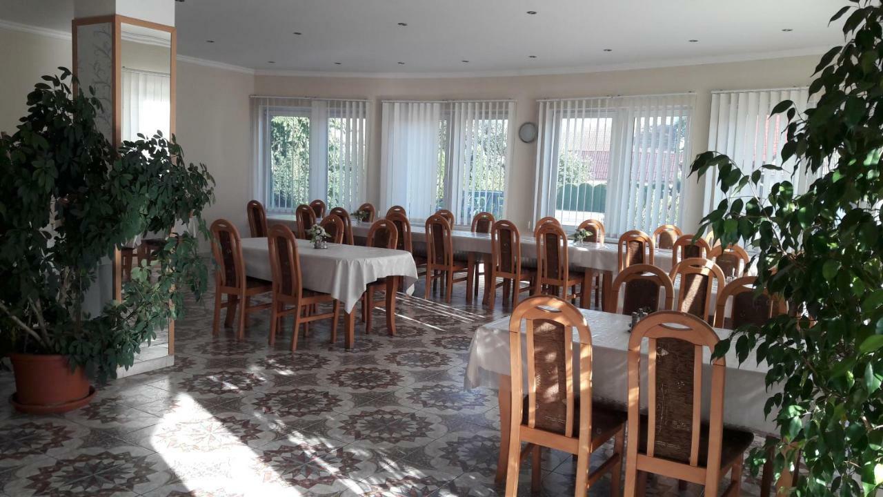 Penzion Europa Diakovce Extérieur photo