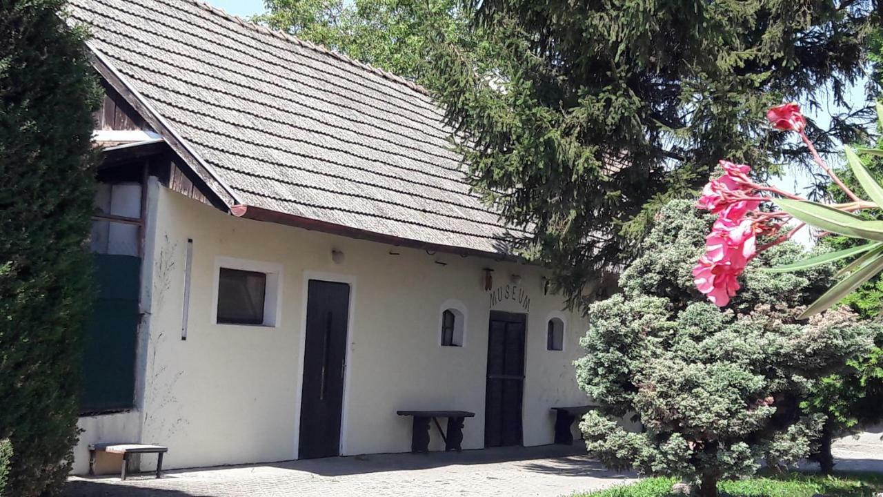 Penzion Europa Diakovce Extérieur photo