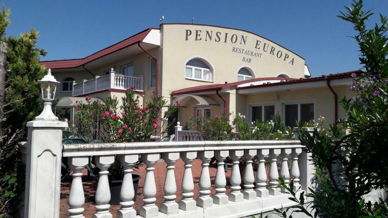 Penzion Europa Diakovce Extérieur photo